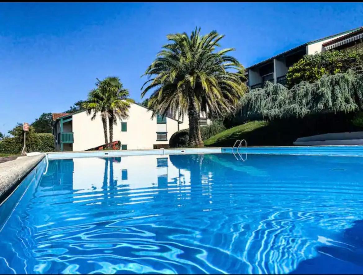 Caporizon-Baillenia-T1 Vue Montagne - Piscine St Jean De Luz Saint-Jean-de-Luz Exterior foto